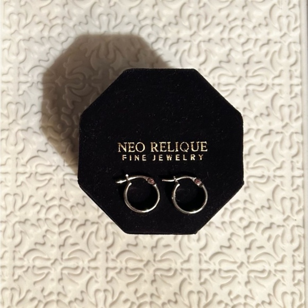 NWT NEO RELIQUE Fine Jewelry, Sterling Silver Small Hoop Earrings